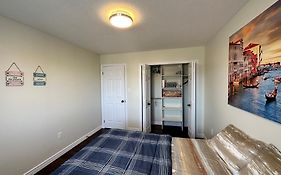 Comfortable Modern Room Near Ykf Airport III