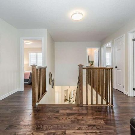 Comfortable Modern Room Near Ykf Airport III Kitchener Exterior photo