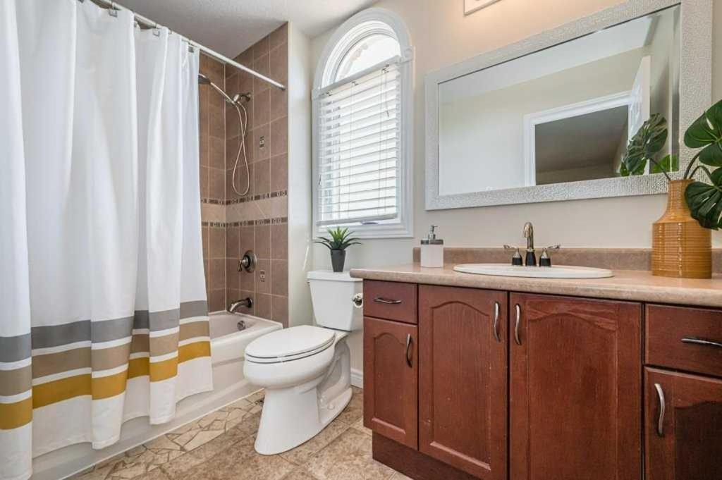Comfortable Modern Room Near Ykf Airport III Kitchener Exterior photo